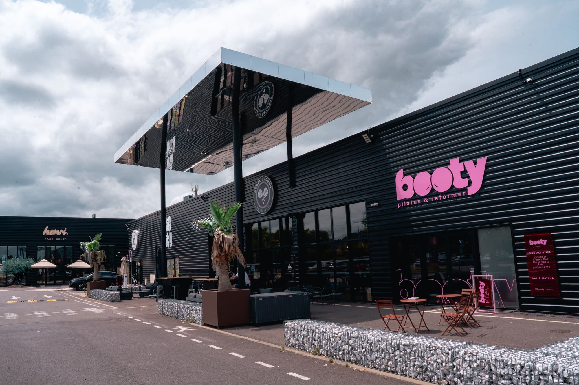 La devanture du studio Booty dans le complexe BigCity à Lescar, près de Pau