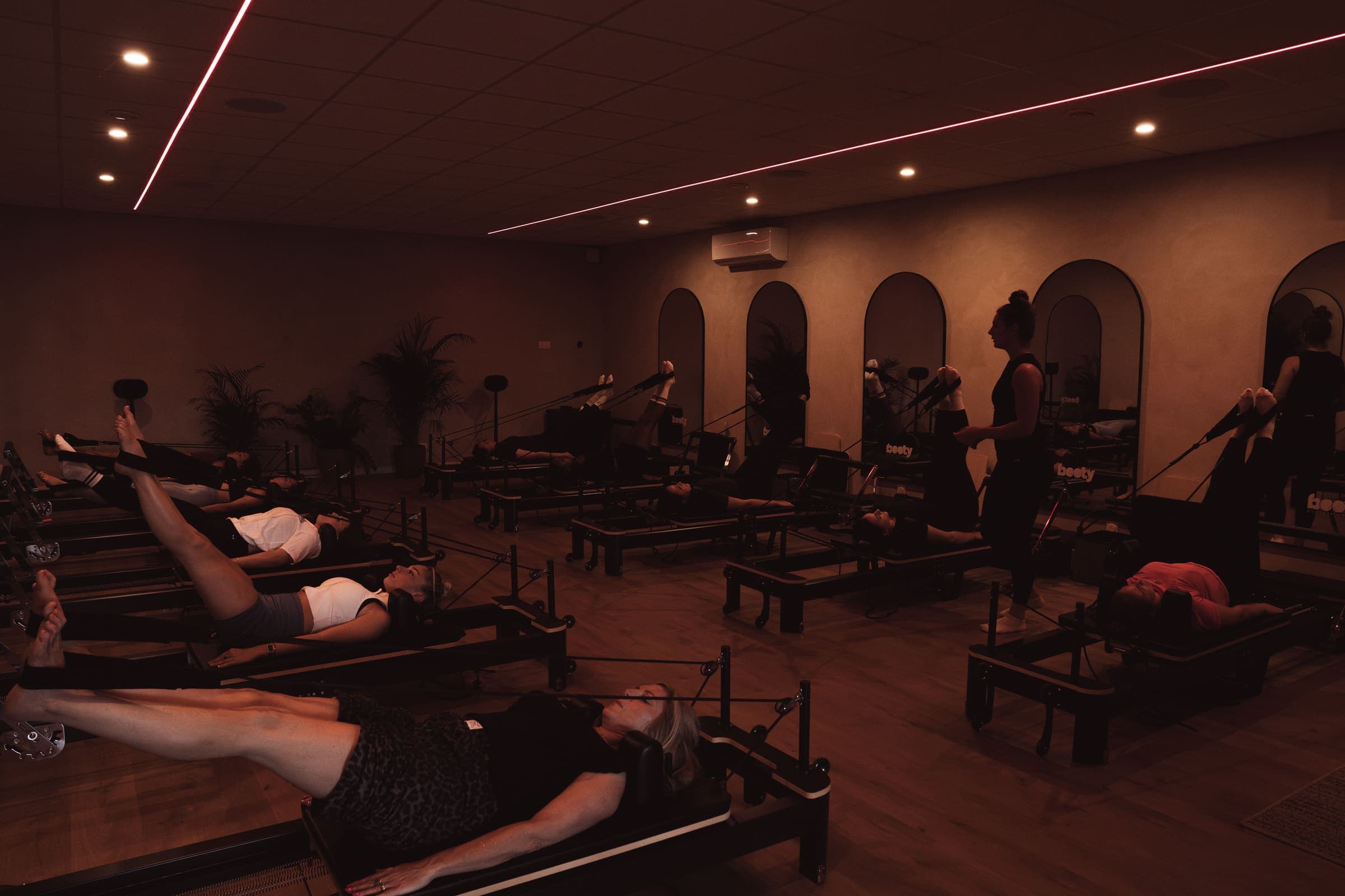 Cours de Pilates Reformer au studio Booty